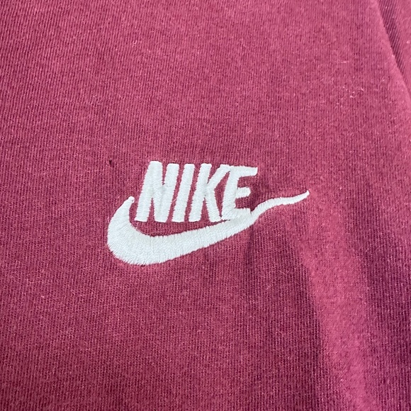 Nike Men's Sportswear Club Short Sleeve T-Shirt, Maroon, Size Medium - Picture 4 of 6